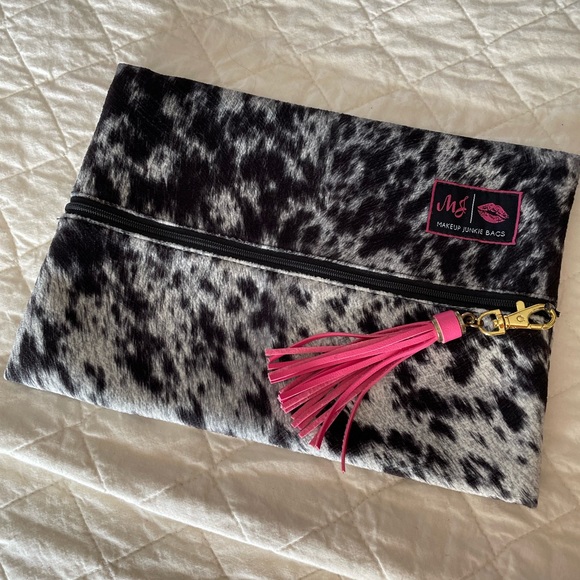 Makeup Junkies Bags Cow Animal Print EUC - Picture 4 of 7